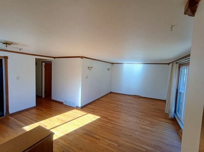 Photo - 235 Hemlock St