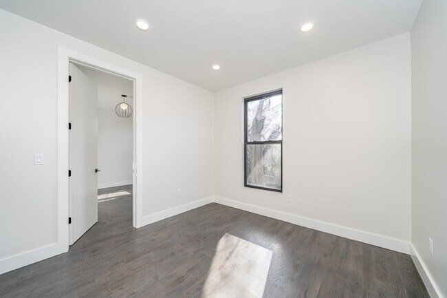 Photo - 63-65 Irving St Unidad 202