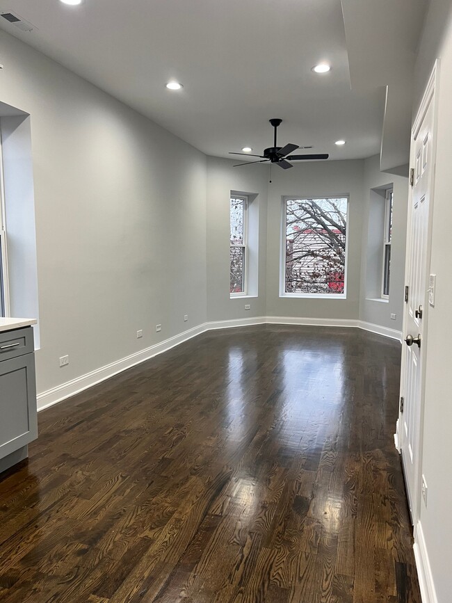 Photo - 2840 W Fulton St Unit 2F
