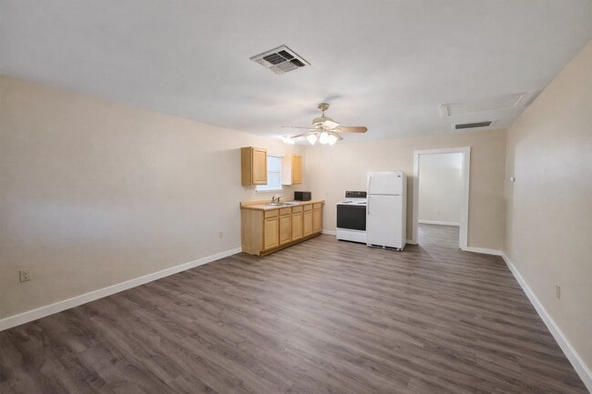 Photo - 6107 Williams Rd