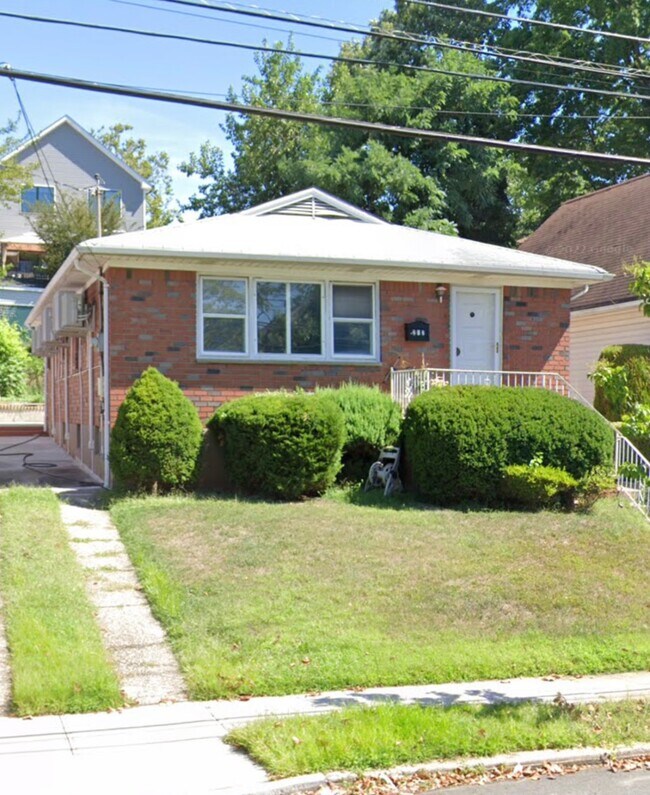 219 Tysens Ln Rental For Rent in Staten Island, NY