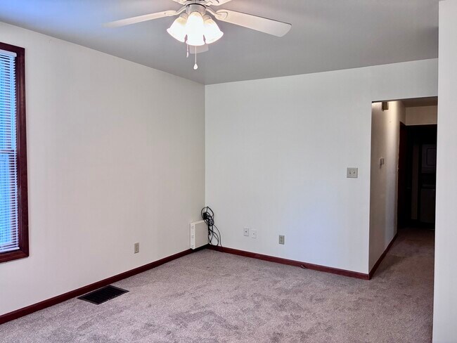 Photo - 1330 N Main St