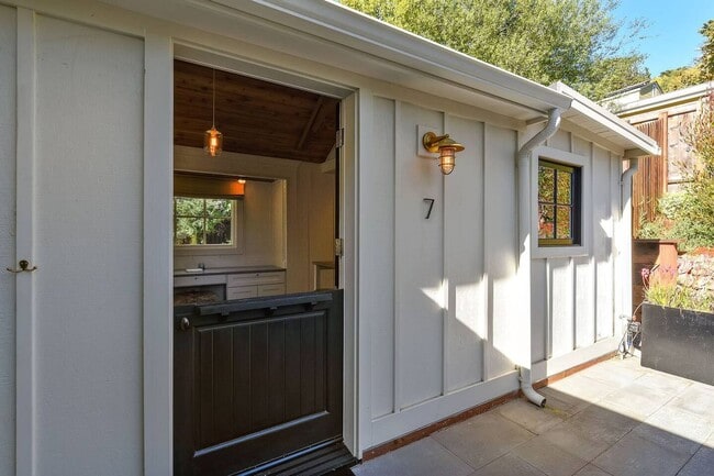 Photo - High end, fully furnished (or unfurnished) pair of cottages in Downtown Mill Valley! PROGRESSIVE Unidad 3 - 7 Summit Avenue