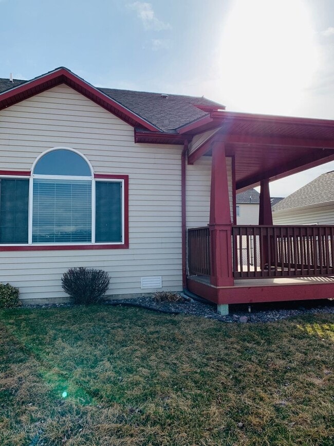 Large Yard 3 Bed 2 Bath Pet Friendly House House Rental in