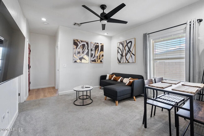 Photo - 1632 E Adams St