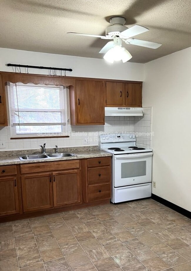 Photo - 2320 S Grand Ave