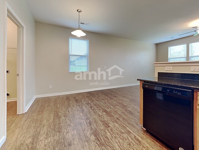 Photo - 504 Greywood Ln