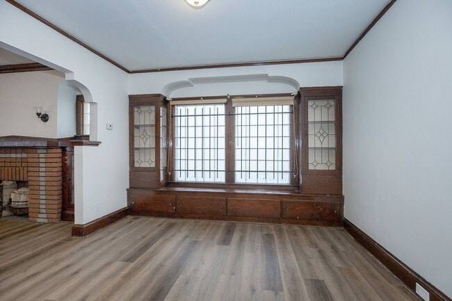 Building Photo - 4 BED, 1 BATH BEAUTIFUL SINGLE-FAMILY HOME IN CLEVELAND!