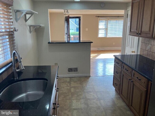 Photo - 118 W Lehman Ave