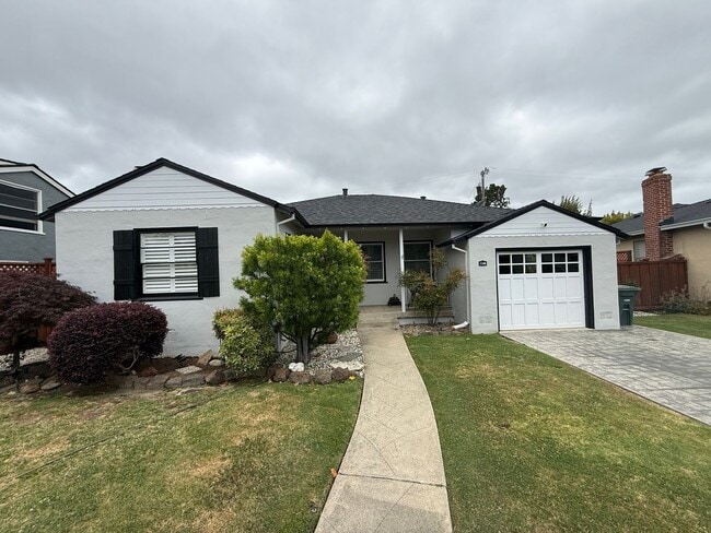 Building Photo - Burlingame Charming 2 Br 2ba Home   Open Saturday 12-1pm
