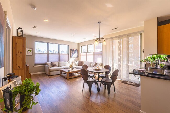 Photo - 26 Ave at Port Imperial Unidad 135