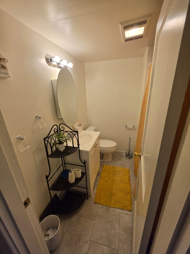 942 Clive St Unit 942 Clive St