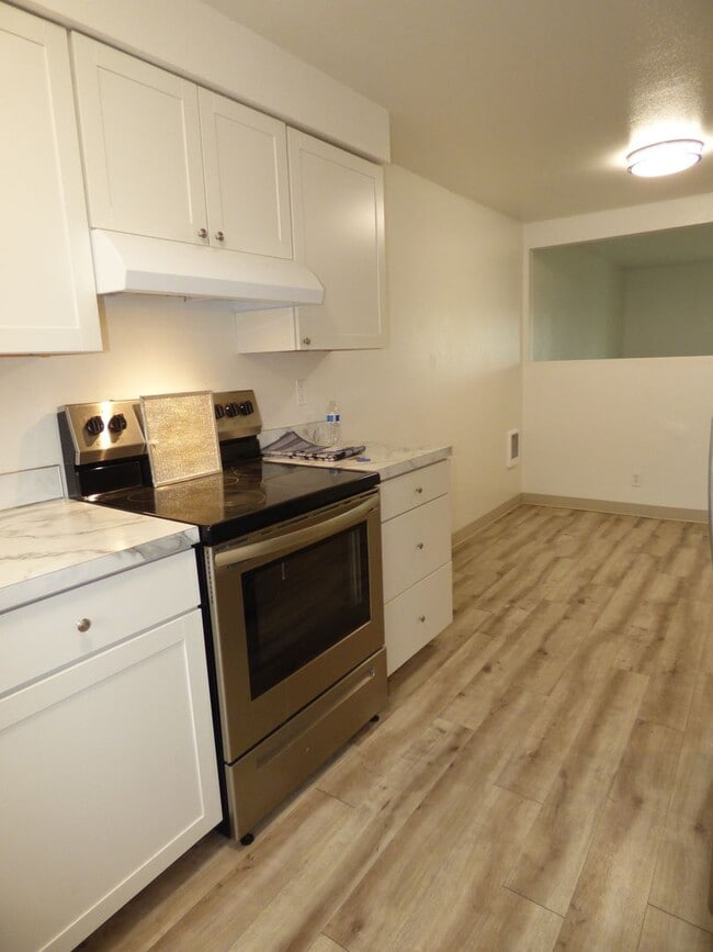 Building Photo - Lancaster Townhomes Unit 4116