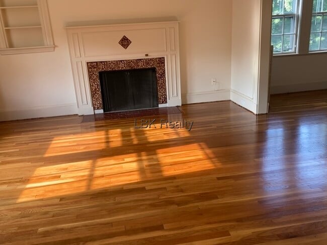 Photo - 65 Cloverdale Rd