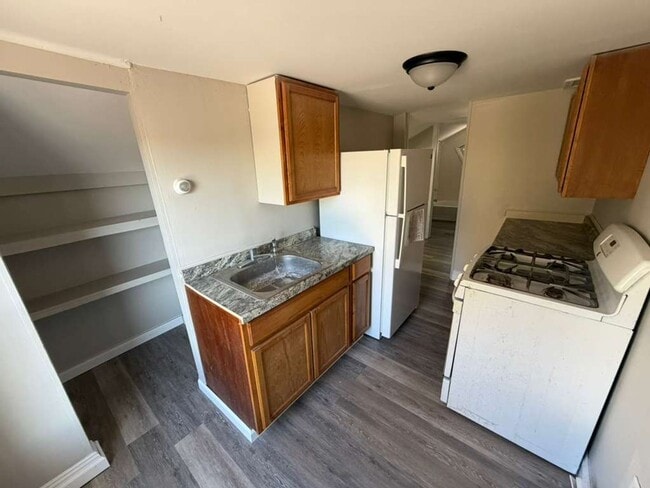 Building Photo - 208 Utica St Unit 2