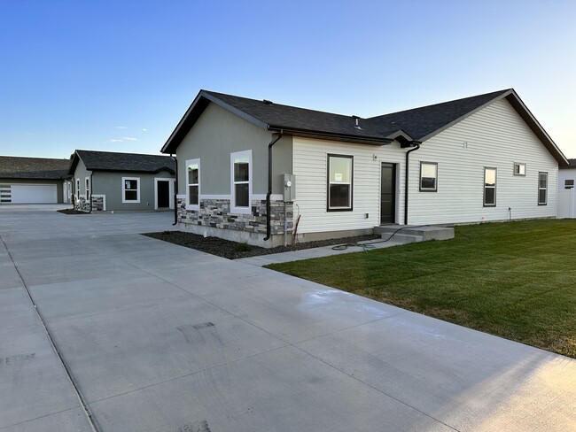 Building Photo - 1029 Cheney Dr W Unit n/a
