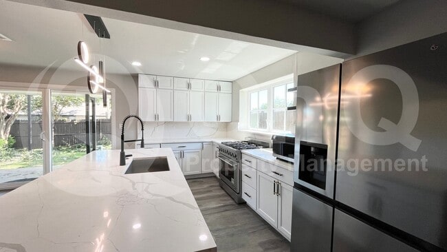 Photo - 1520 Armstrong Dr