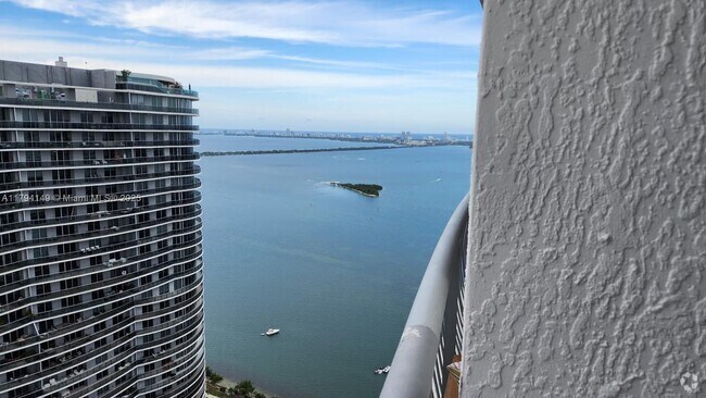 Building Photo - 1750 N Bayshore Dr Unit 5511 Rental