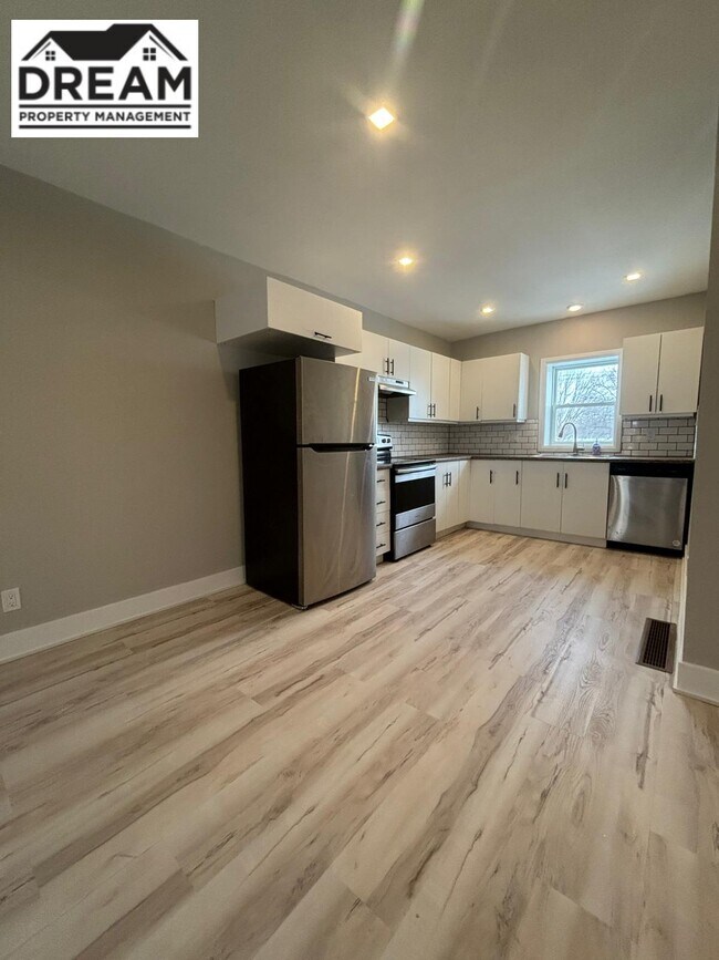 Photo - 420 Confederation St Unit 1 Upper