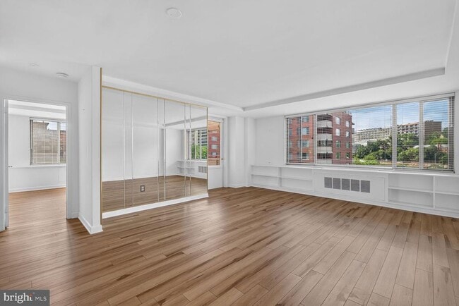 Building Photo - 1121 Arlington Blvd Unit 743