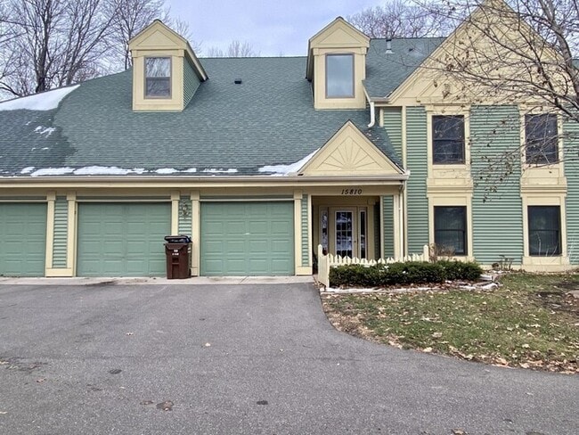 Building Photo - 2BR/2BA Plymouth Condo Available