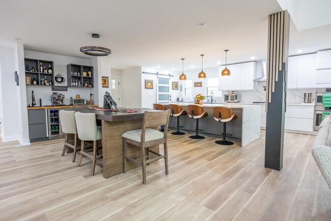 Photo - 7980 Royal Ave