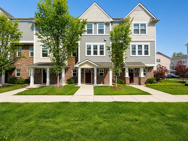 Building Photo - Modern 2020 Built Townhome Just Steps from Downtown Ferndale!