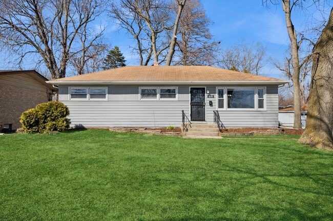 Building Photo - 815 W 187th St