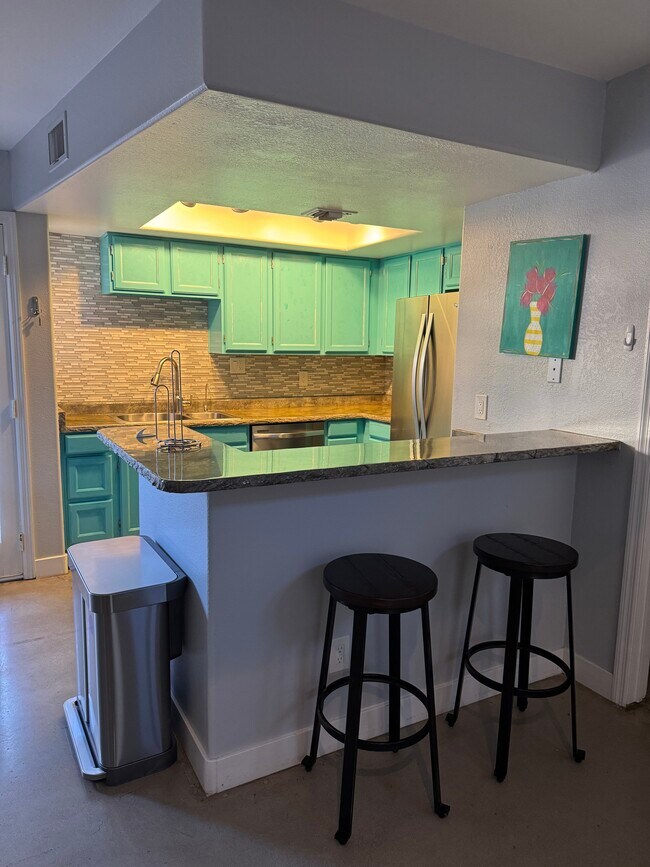 Photo - 1025 E Highland Ave