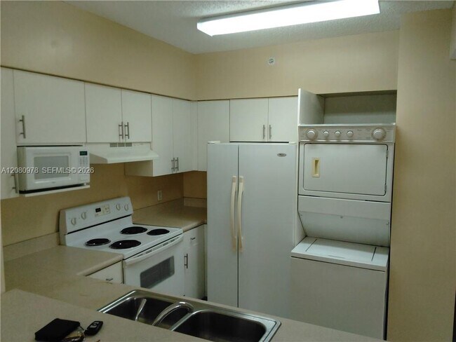 5091 NW 7th St Unit 402