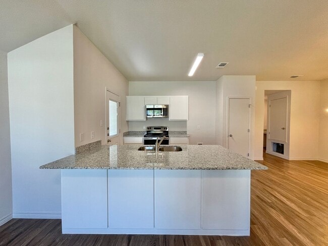 Photo - 1712 Castroville Trl