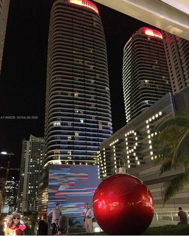 Building Photo - 45 SW 9th St Unit 1401