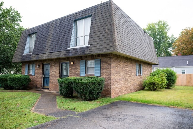Building Photo - Centrally located between downtown and Eas... Rental