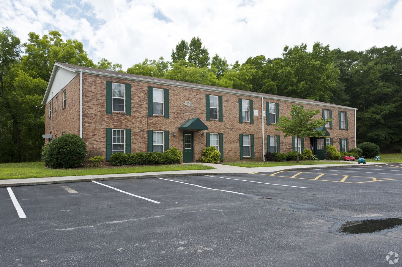 Willows East - Willows East Apartments