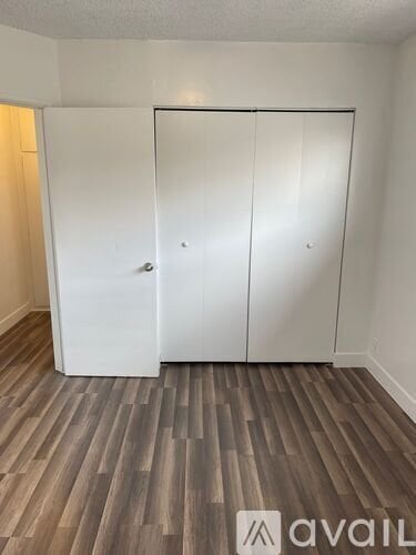 Building Photo - 916 W 84th St Unit 10