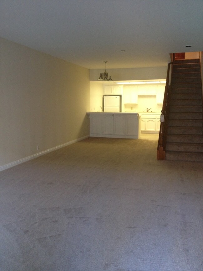 Building Photo - Los Caballeros #028 Unit 28-A Rental