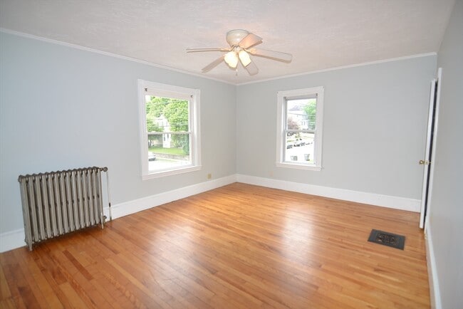 Building Photo - 208 Irving St Unit 2F Rental