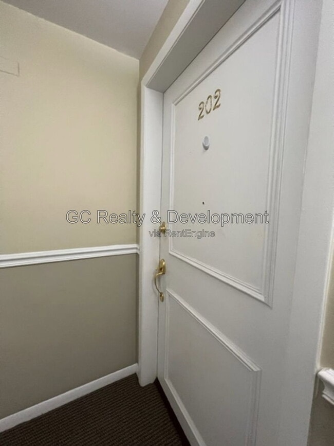 Photo - 1247 E Washington St Unit Apartment 202