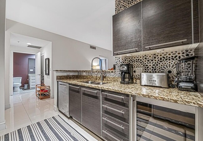 Photo - 550 Okeechobee Blvd