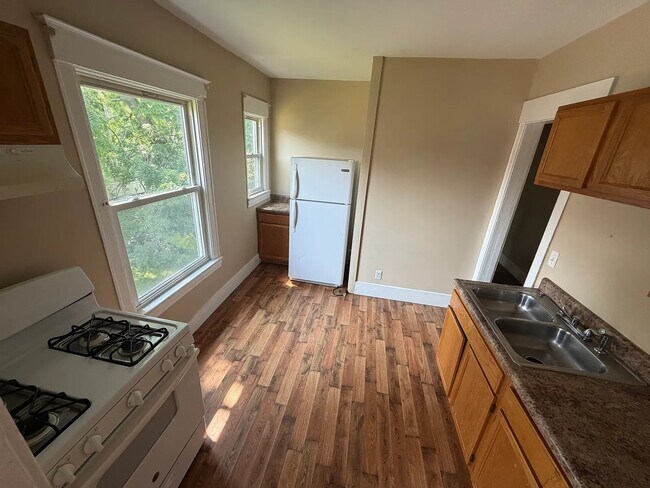 Photo - 739 Genesee St Unit 4