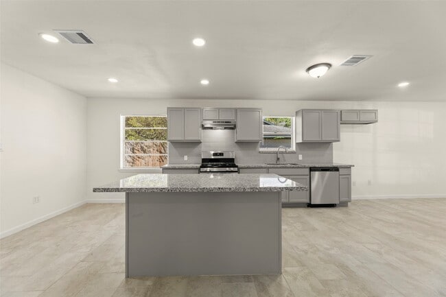 Building Photo - 22019 Kenchester Dr