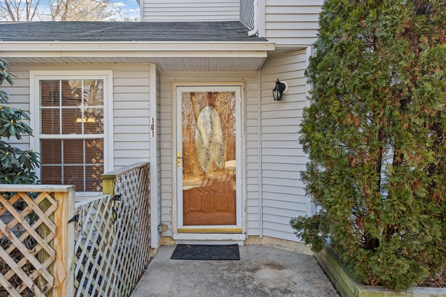 Photo - 101 Stoneham Dr