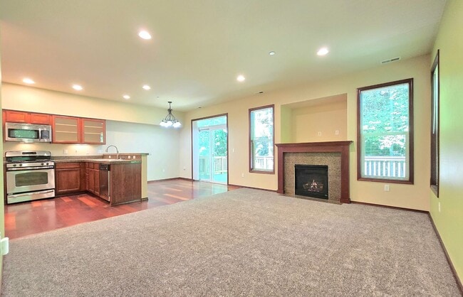 Photo - 3 Bed/ 2.5 Townhouse in Bothell Crystal Creek II Neighborhood
