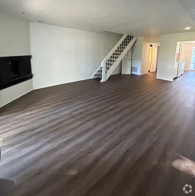 Building Photo - 3 Bedroom Townhome in Murray