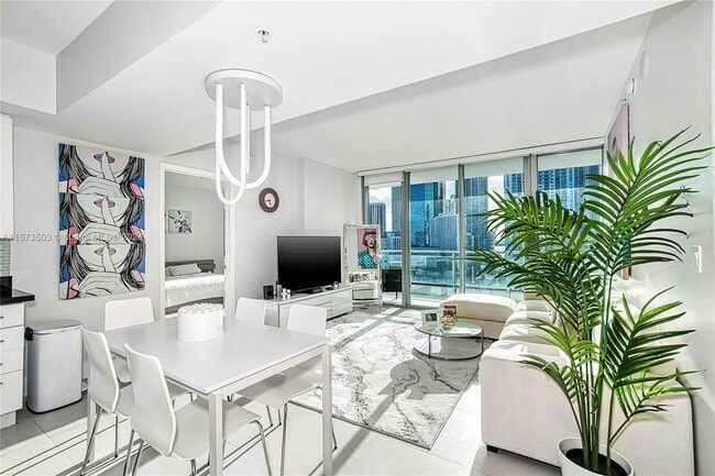Photo - 92 SW 3rd St
