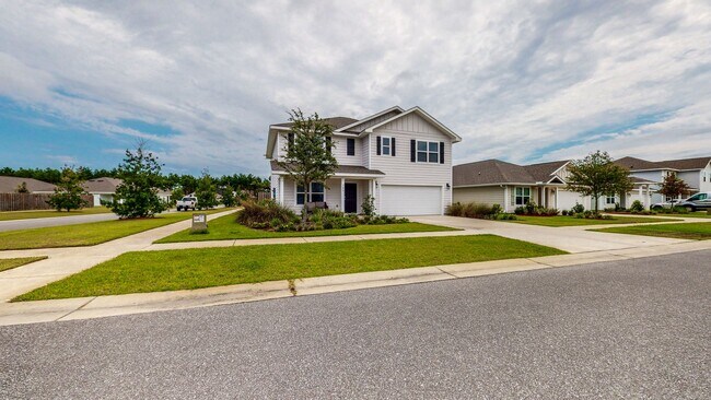 Photo - 5 Bedroom / 3 Bathroom Home in Hammock Bay w/Fenced in Yard