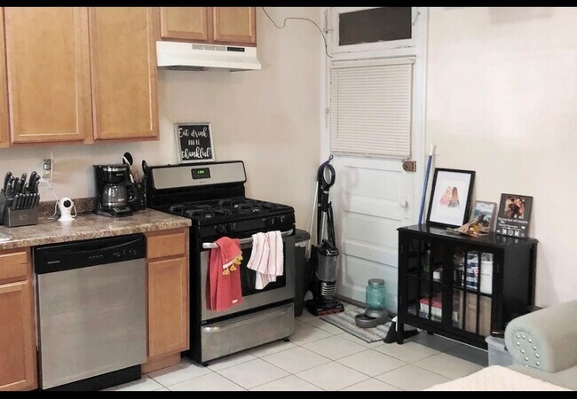 Photo - 3325 N Lakewood Ave Unit GDN