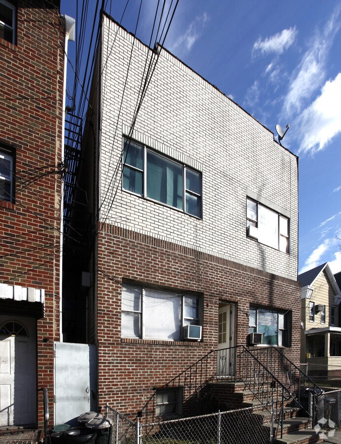 Photo - 24 Beacon Ave Apartments