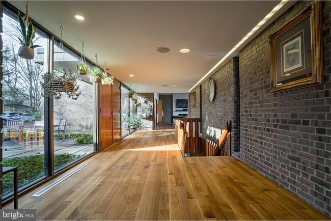 Photo - 857 Briarwood Rd