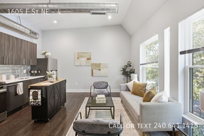 Photo - 1605 F St NE